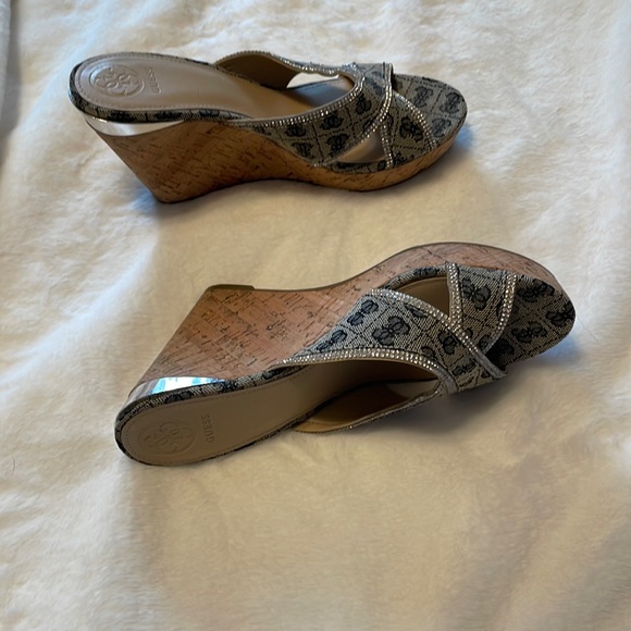 Guess slides 8-1/2 like new, taupe with black logo print and crystal trim - Picture 1 of 7